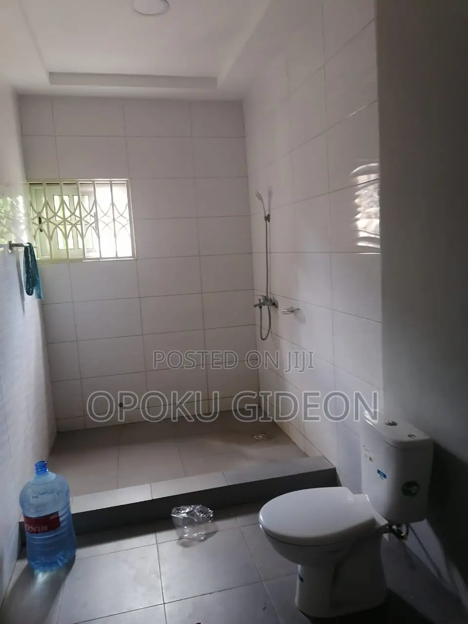 5bdrm House in 3 Junction, Amasaman for sale in Amasaman