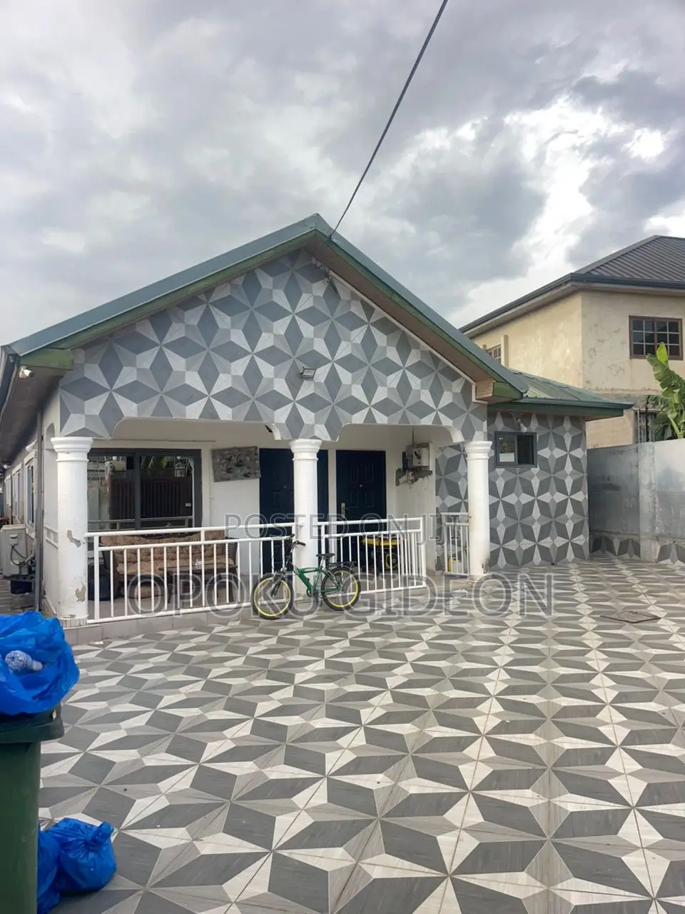 5bdrm House in 3 Junction, Amasaman for sale in Amasaman