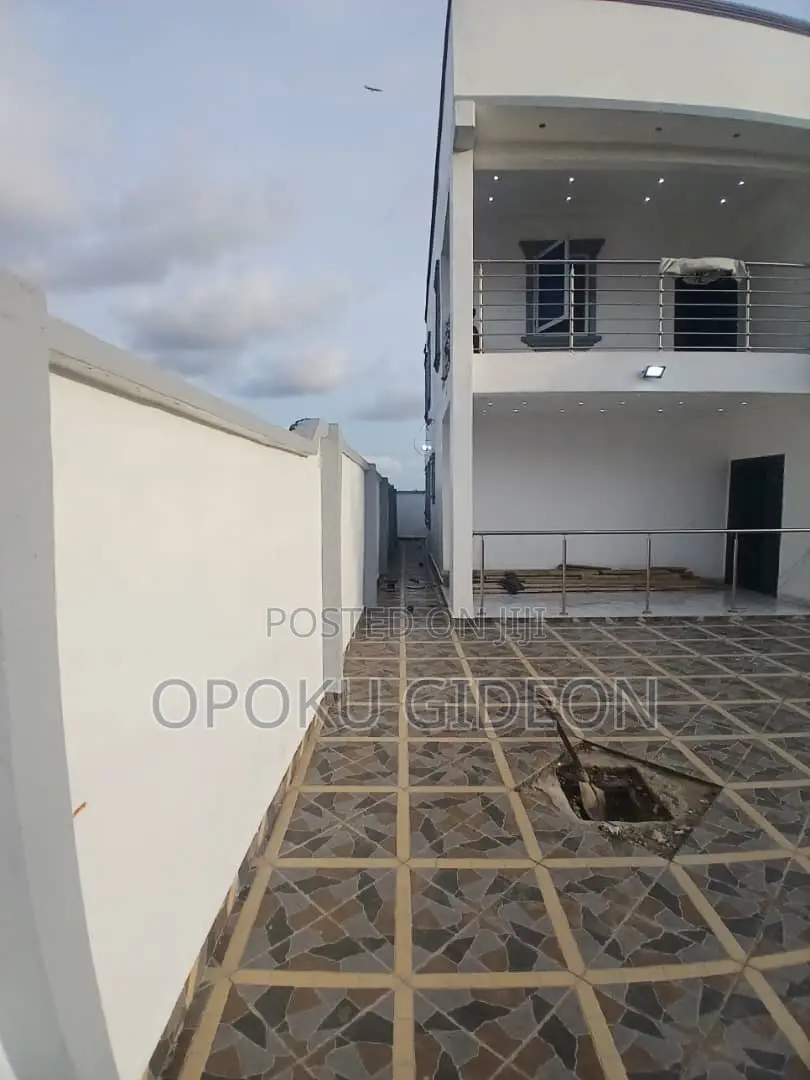 3bdrm Duplex in Macedonia, Amasaman for sale in Amasaman