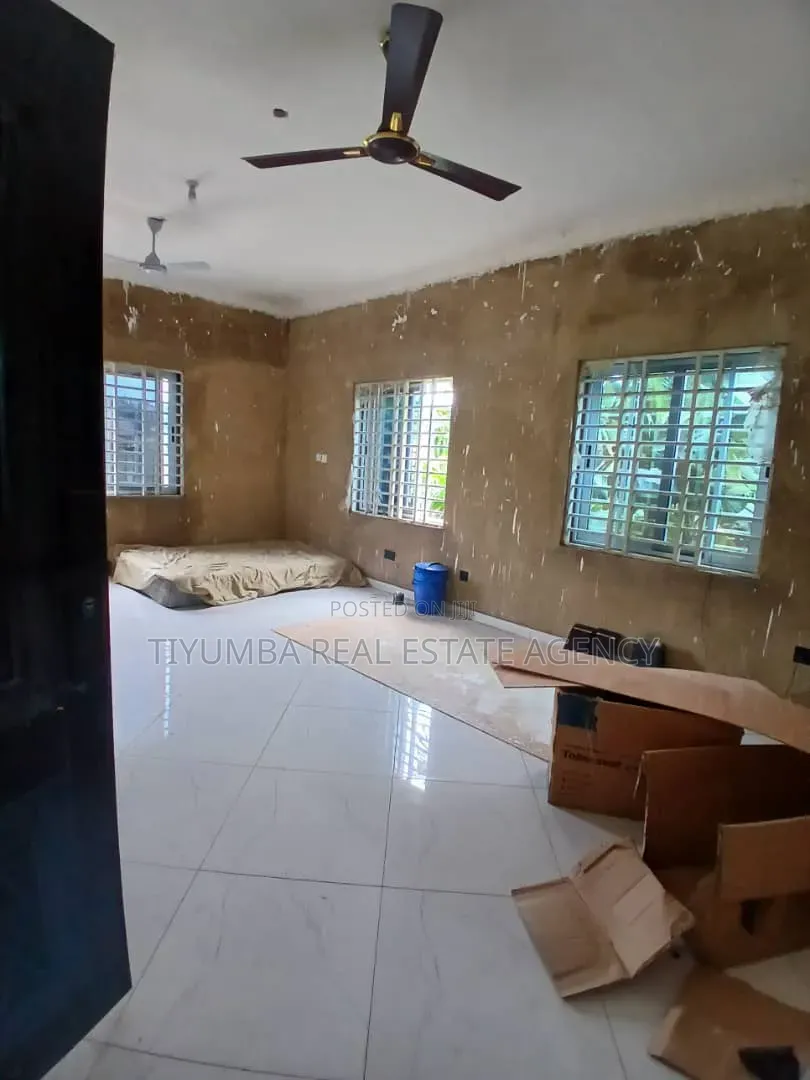 500sqm Warehouse for Rent. in Mile 7