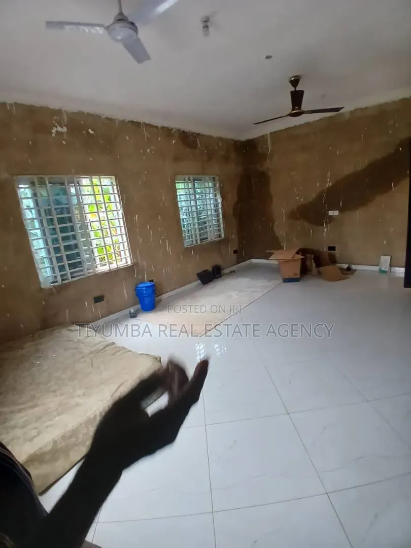 500sqm Warehouse for Rent. in Mile 7