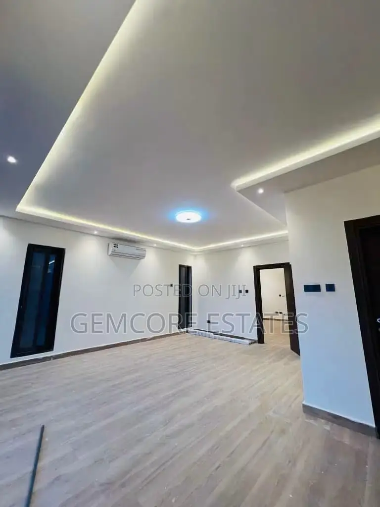 4bdrm House in School Junction, East Legon for sale in East Legon
