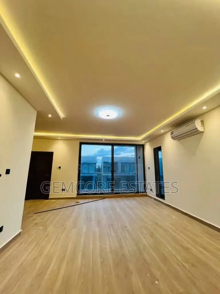 4bdrm House in School Junction, East Legon for sale in East Legon