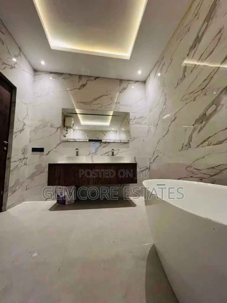 4bdrm House in School Junction, East Legon for sale in East Legon
