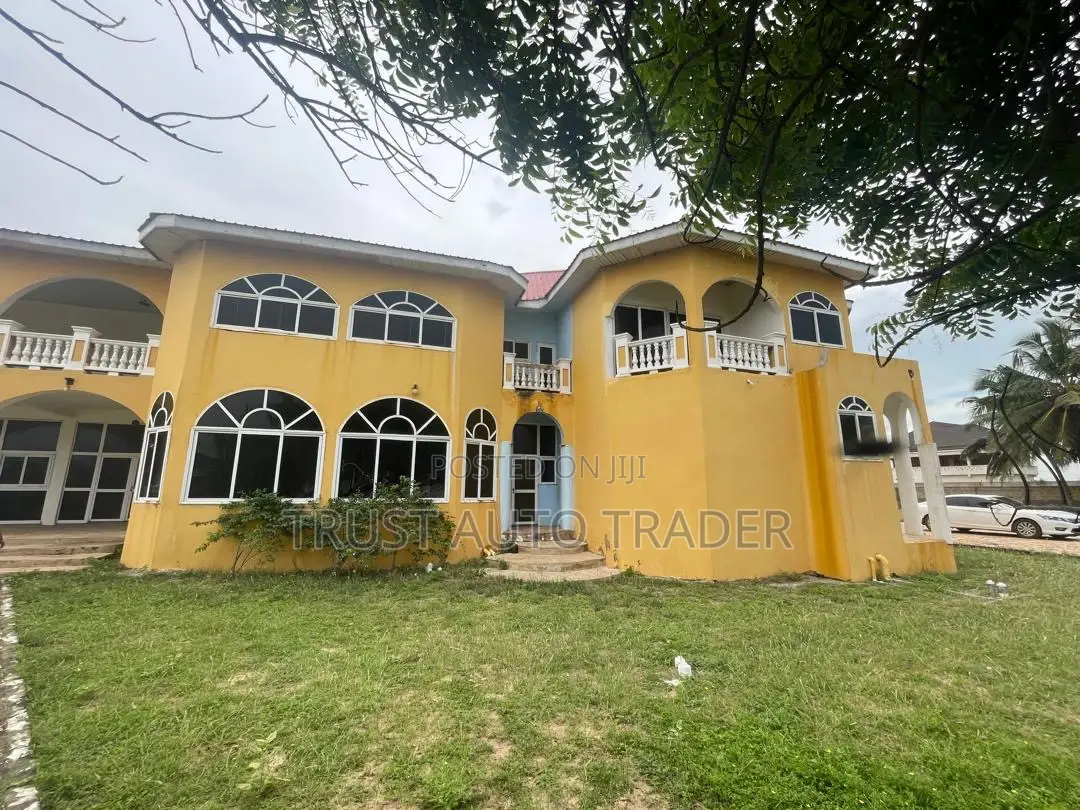 10bdrm Villa in Beachfront Resort for sale in Prampram