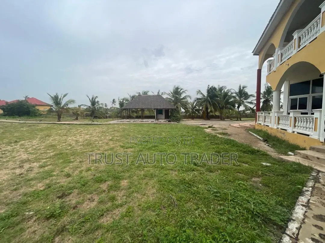 10bdrm Villa in Beachfront Resort for sale in Prampram