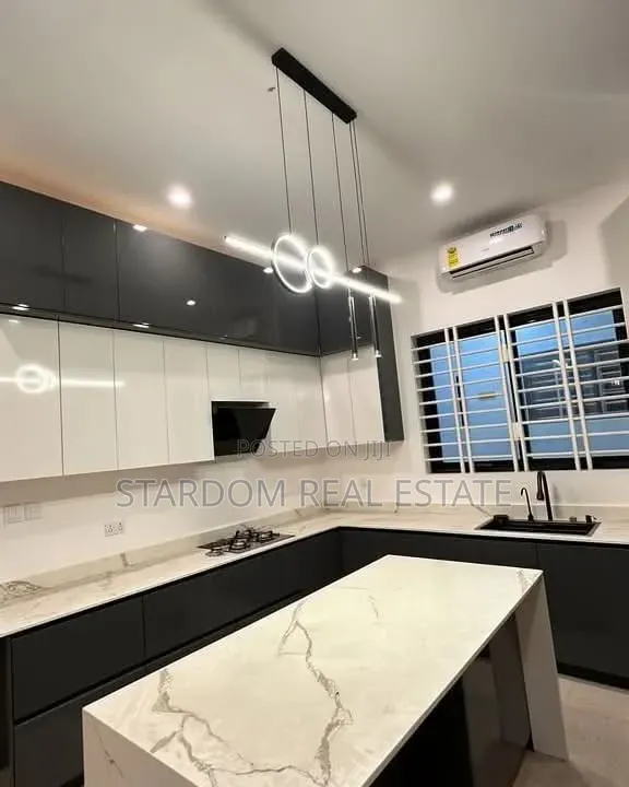 4bdrm Duplex in Sakumono for sale in Sakumono