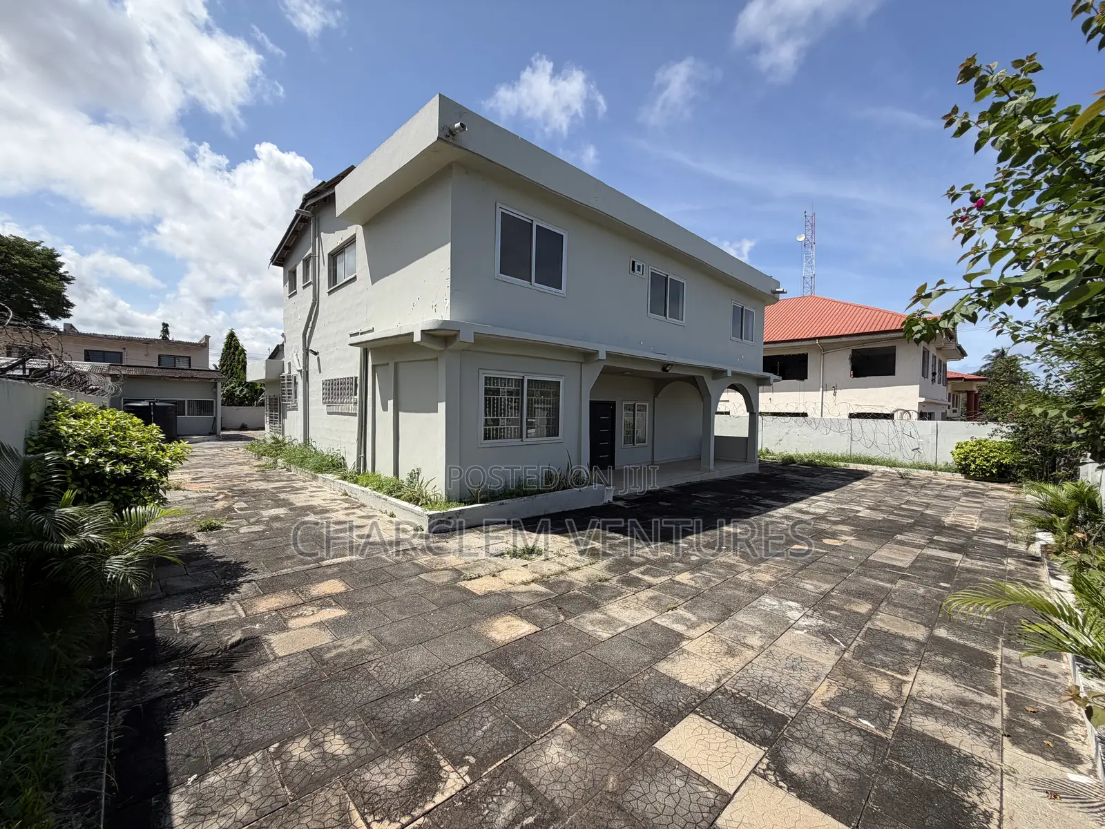 5bdrm House in Charclem Ventures, Osu for sale in Osu
