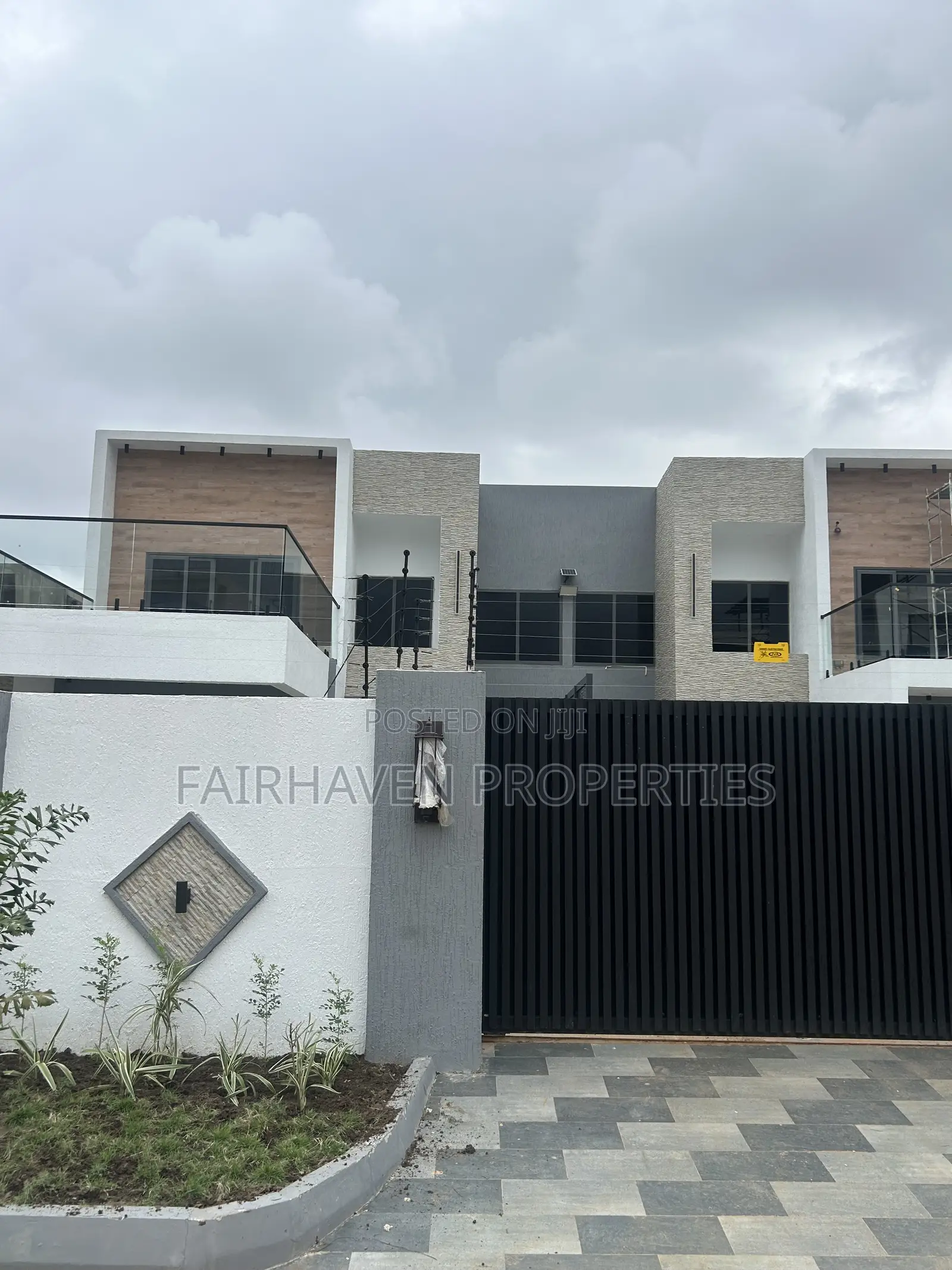4bdrm Townhouse / Terrace in Fairhaven, Airport Residential Area in Airport Residential Area