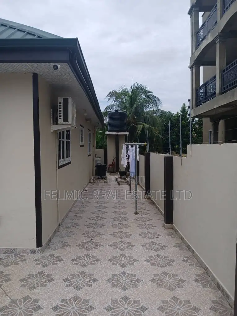 Furnished 3bdrm House in Felmic Real Estate, Amasaman for rent in Amasaman