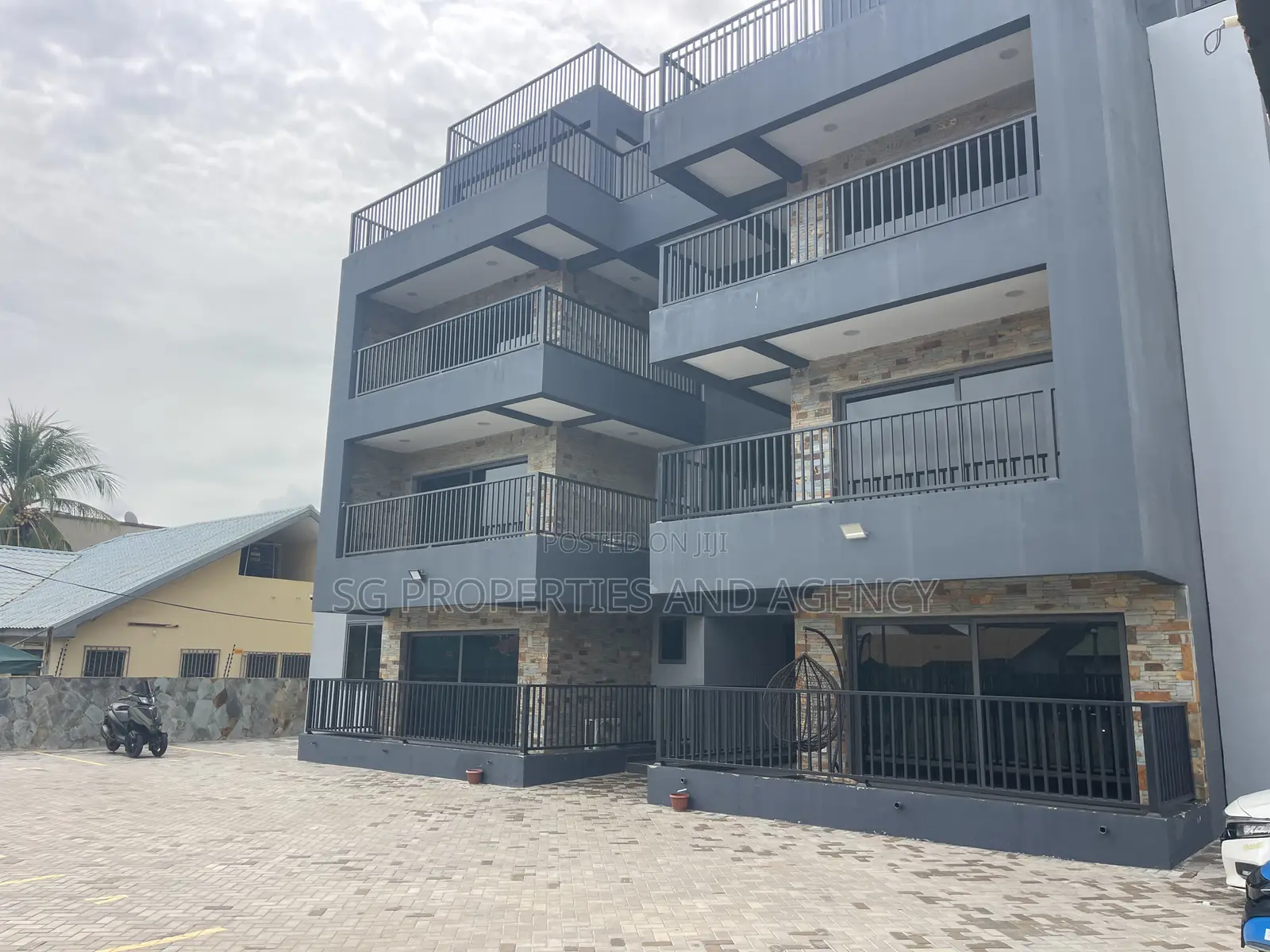 2bdrm Apartment in Batsonaa, Baatsona Total for rent in Baatsona Total