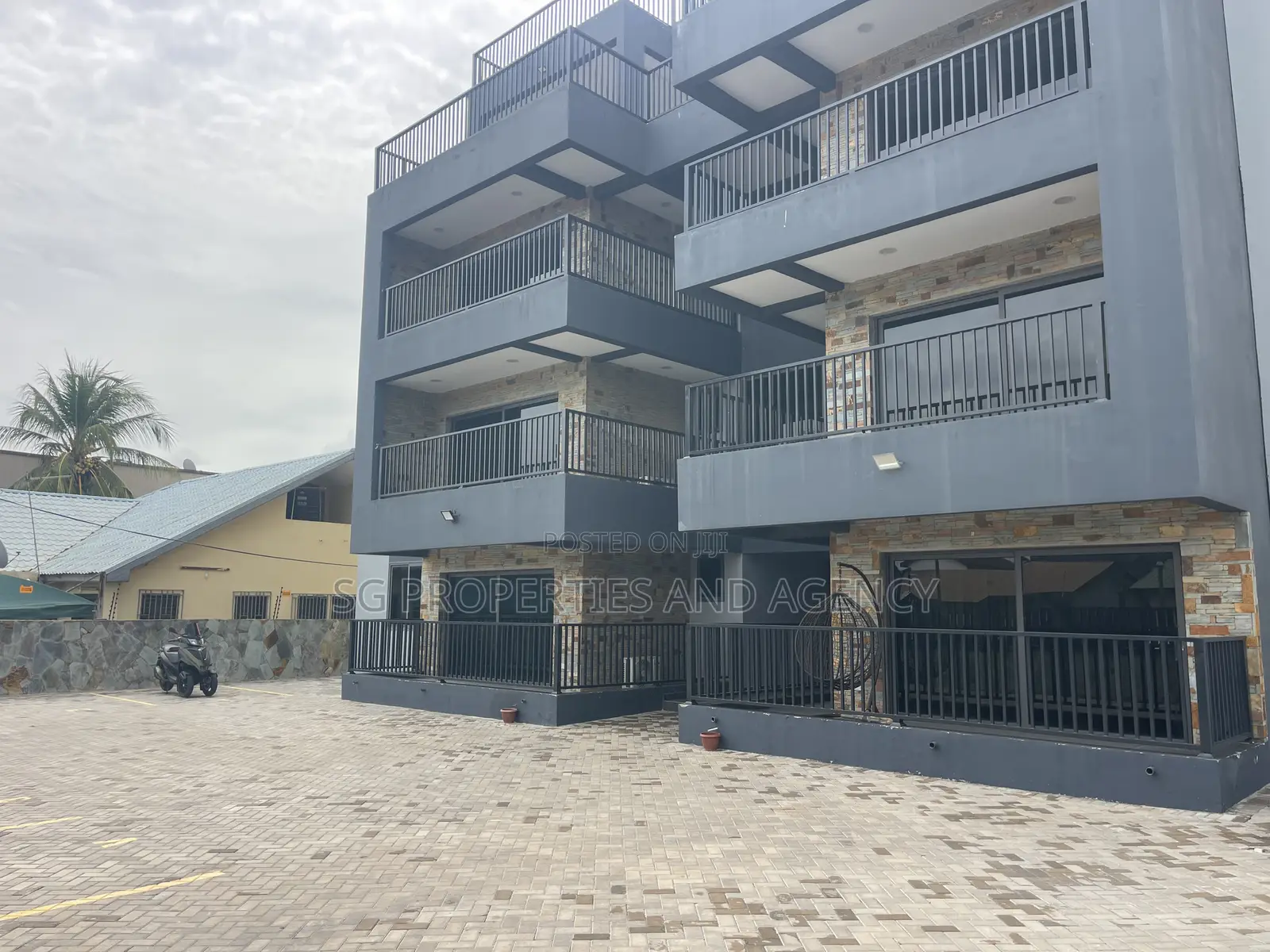 2bdrm Apartment in Batsonaa, Baatsona Total for rent in Baatsona Total