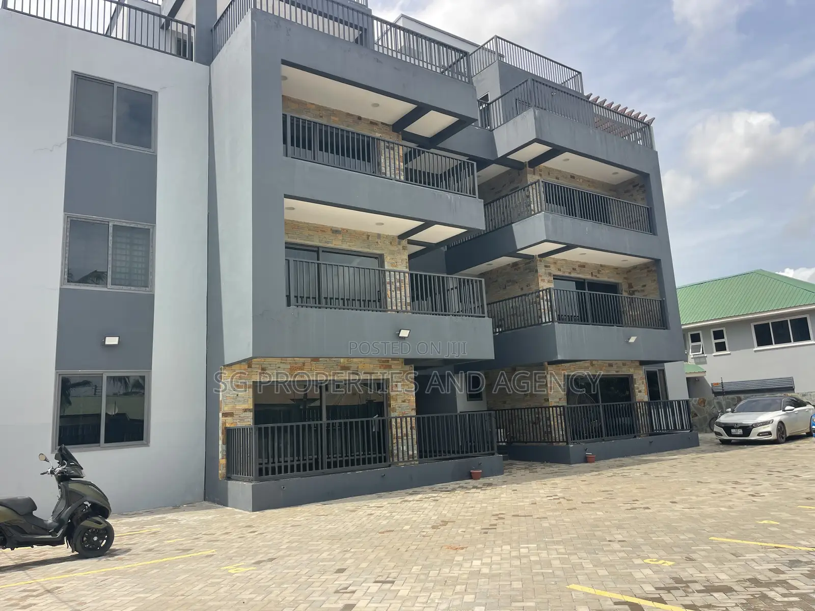 2bdrm Apartment in Batsonaa, Baatsona Total for rent in Baatsona Total