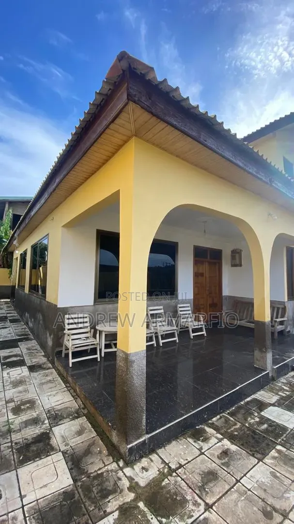 5bdrm House in Sakumono for sale in Sakumono