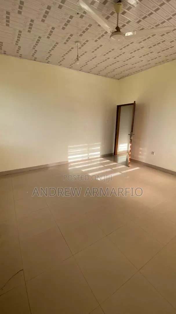 5bdrm House in Sakumono for sale in Sakumono