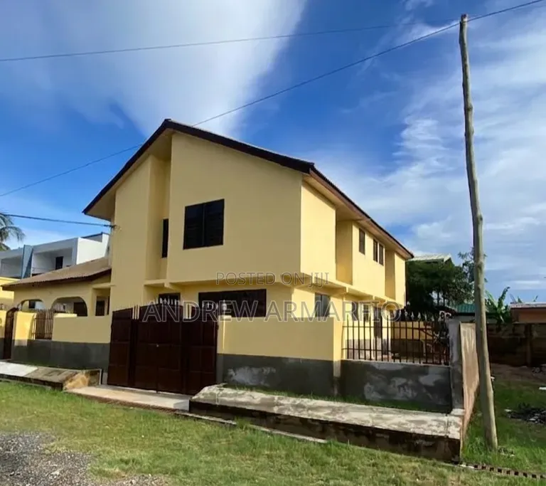 5bdrm House in Sakumono for sale in Sakumono