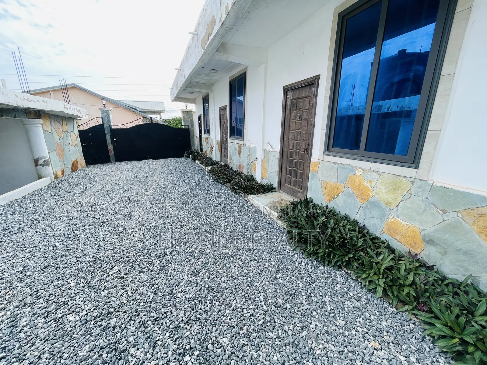 1bdrm Apartment in Franjie Realty, West Hills Mall Area for rent in West Hills Mall Area