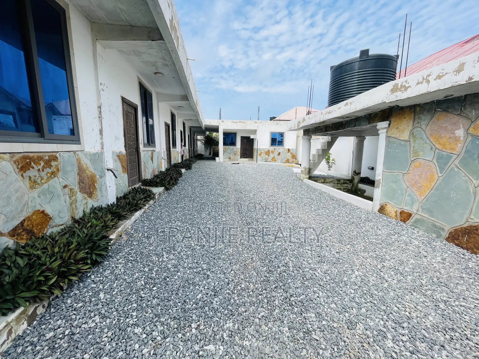 1bdrm Apartment in Franjie Realty, West Hills Mall Area for rent in West Hills Mall Area