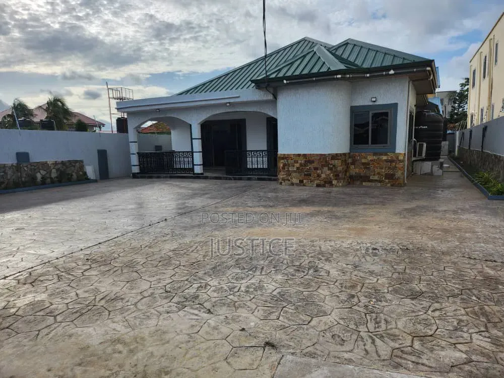 4bdrm House in Spintex, Baatsona Total for rent in Baatsona Total