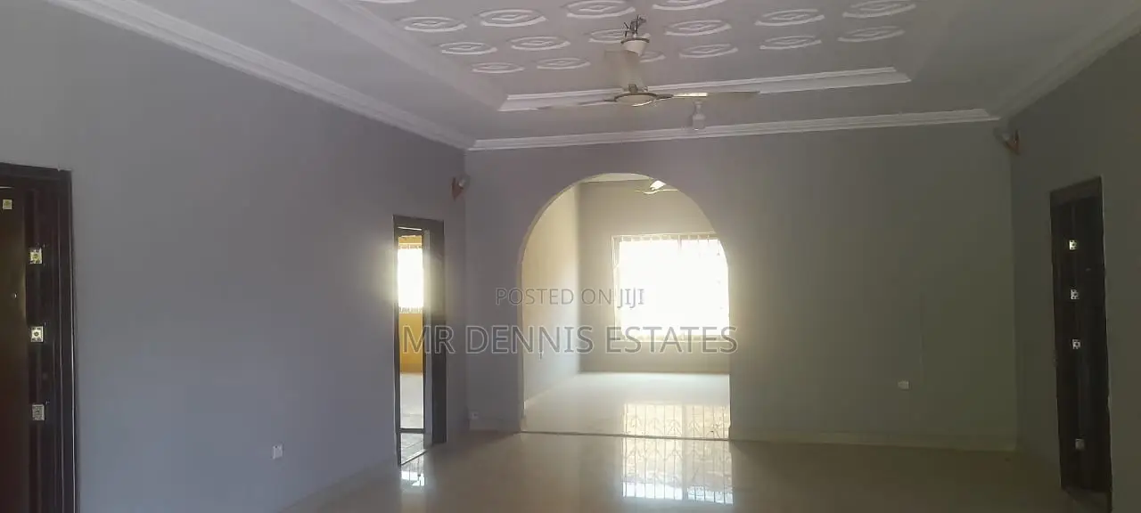 4bdrm House in Westhills Mall for rent in West Hills Mall Area