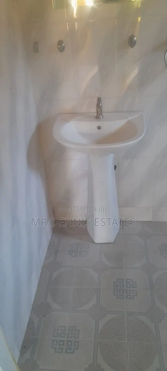 4bdrm House in Westhills Mall for rent in West Hills Mall Area