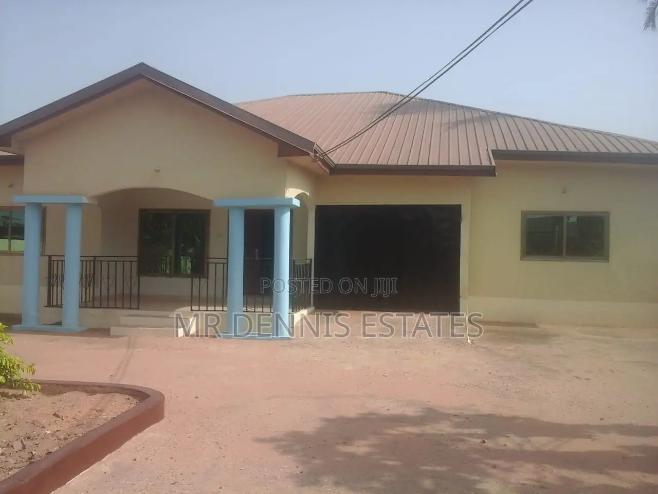 4bdrm House in Westhills Mall for rent in West Hills Mall Area