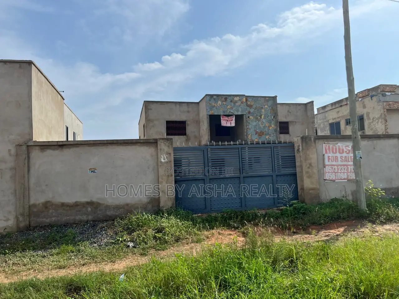 9bdrm House in Prampram for sale in Prampram