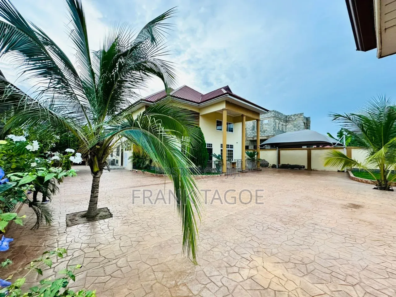5bdrm House in Danfa for sale in Danfa