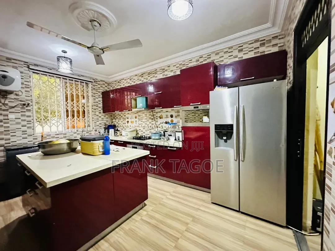 5bdrm House in Danfa for sale in Danfa