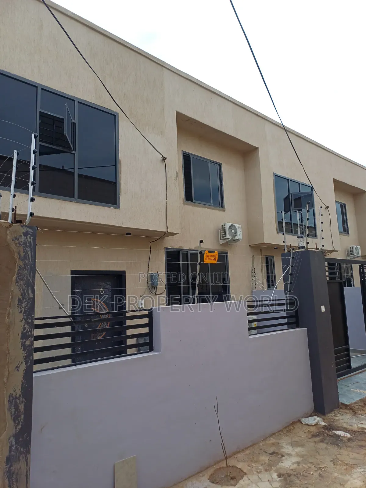 3bdrm Townhouse / Terrace in Pokuase for rent in Pokuase