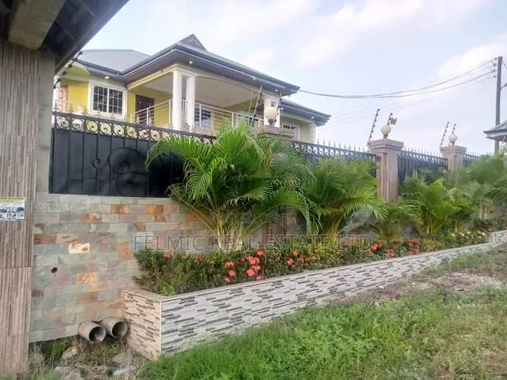 5bdrm Duplex in Felmic Real Estate, Nsawam Adoagyiri Municipal for rent in Nsawam Adoagyiri Municipal