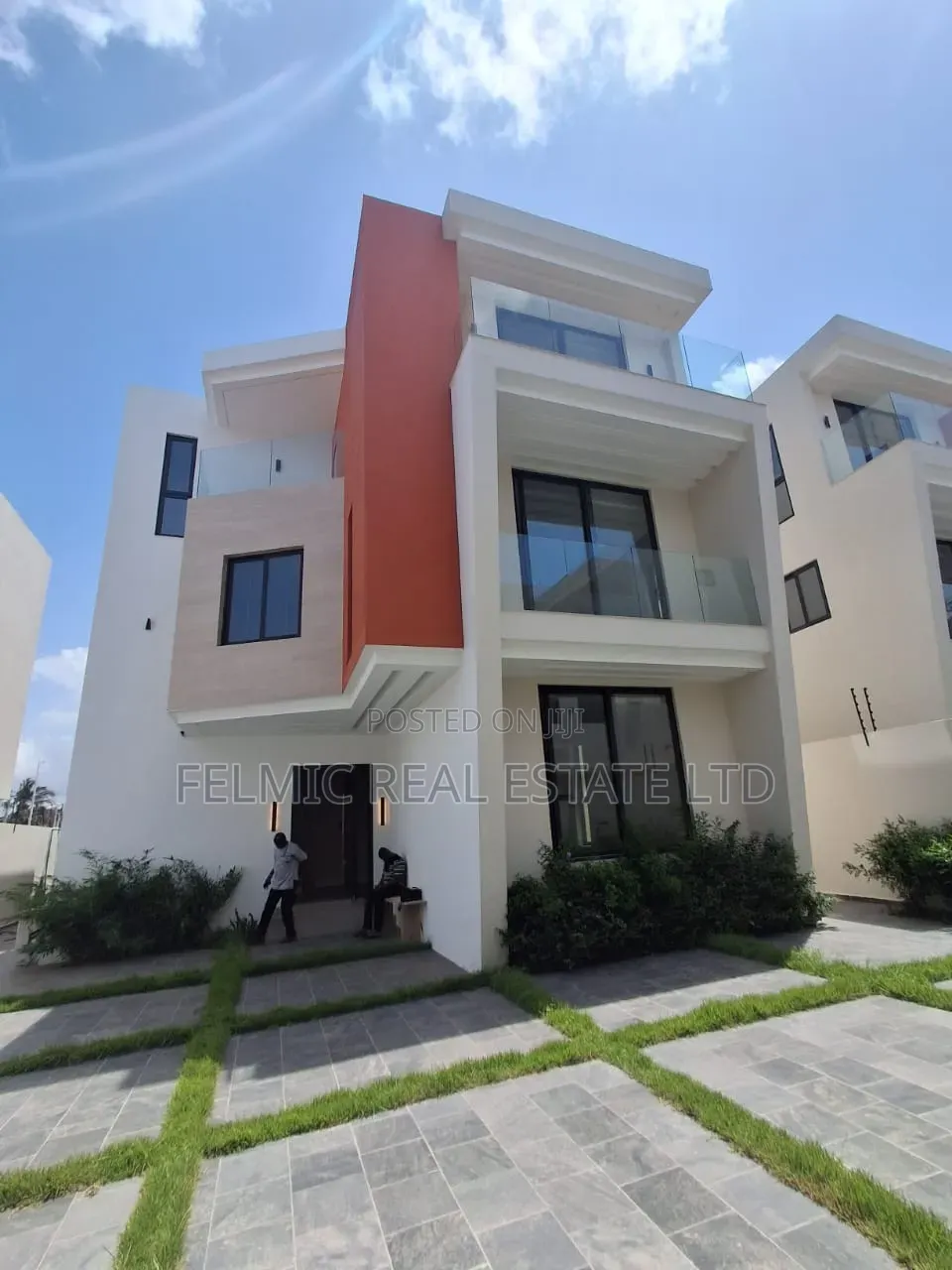 4bdrm Duplex in Felmic Real Estate, Dzorwulu for sale in Dzorwulu