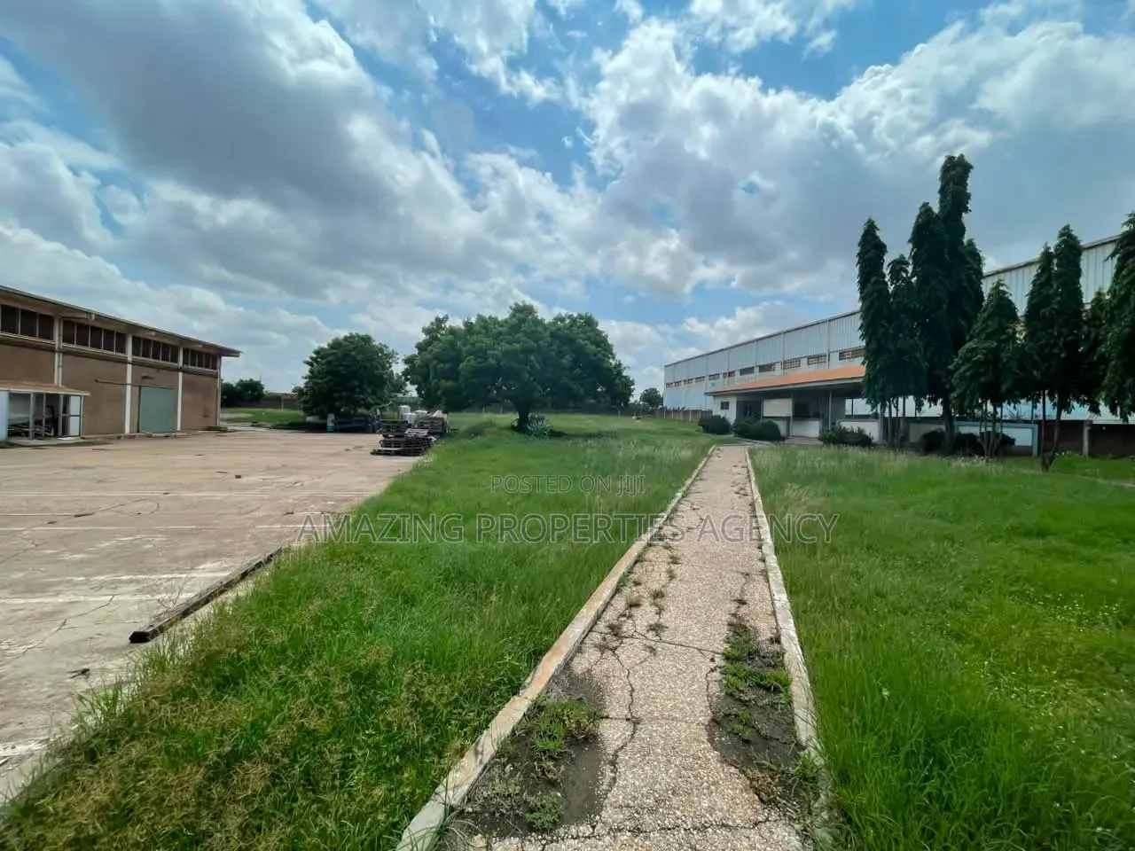 For Sale: Warehouse at Tema Industrial Area in Community 25
