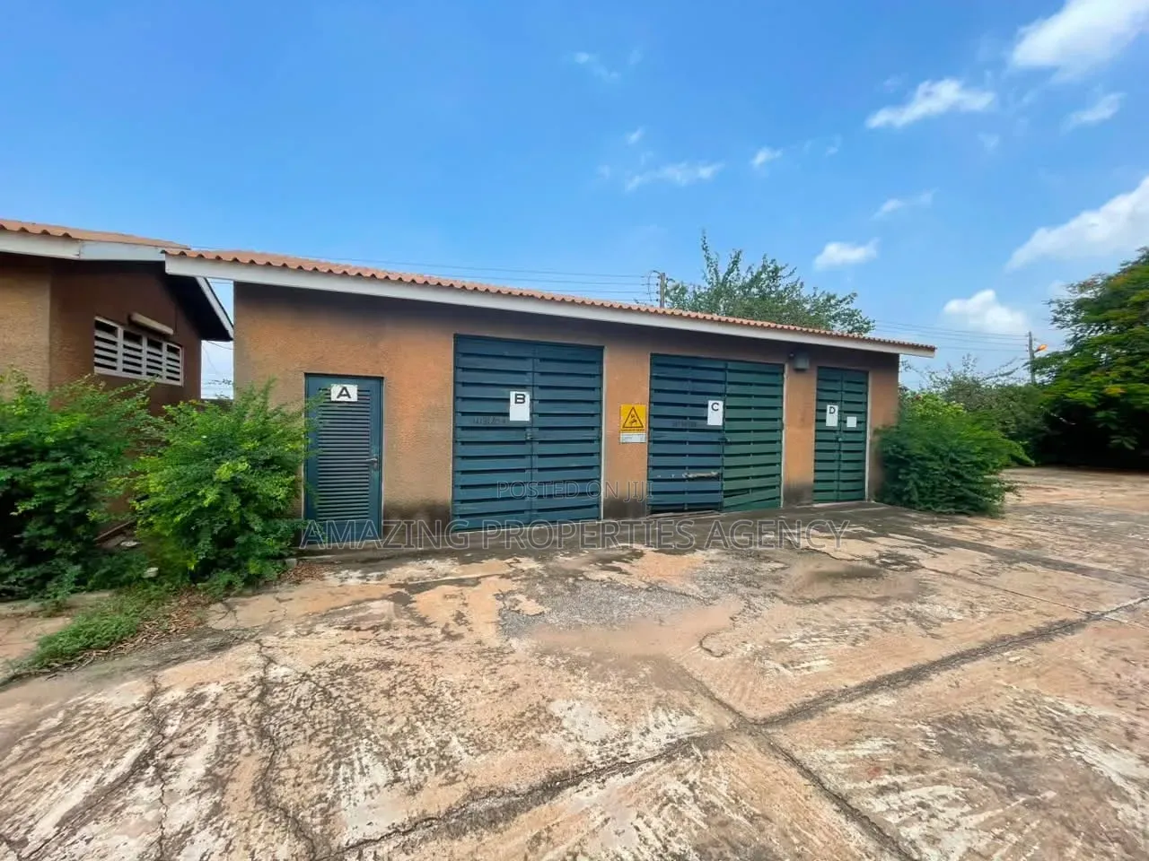 For Sale: Warehouse at Tema Industrial Area in Community 25