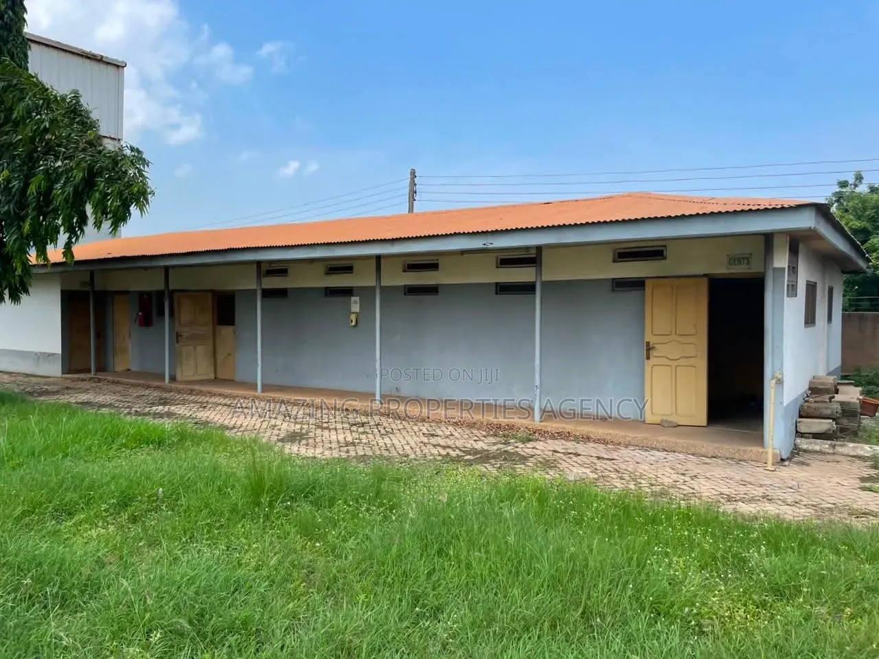 For Sale: Warehouse at Tema Industrial Area in Community 25