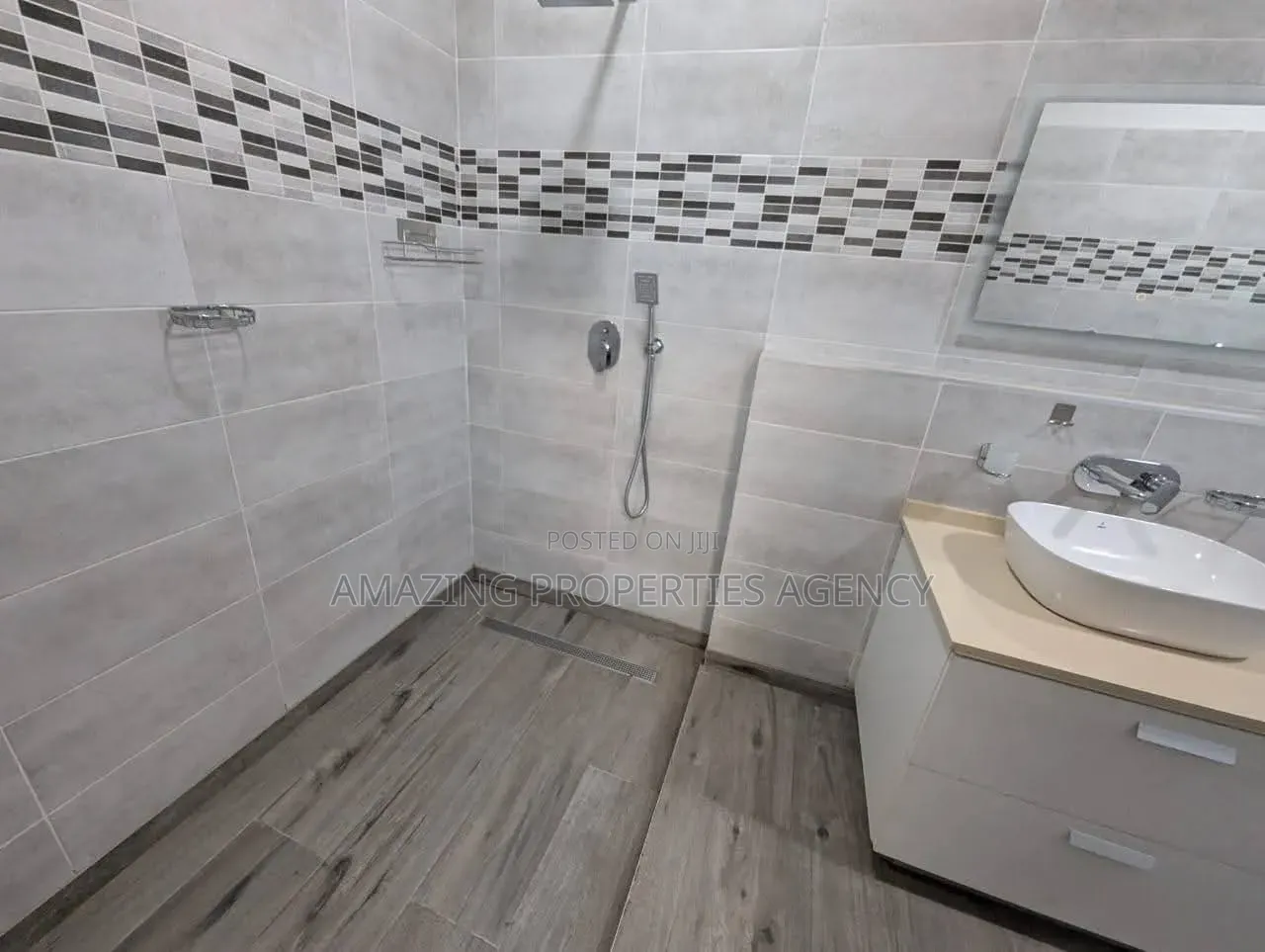 5bdrm House in Airport Hills for sale in Airport Residential Area
