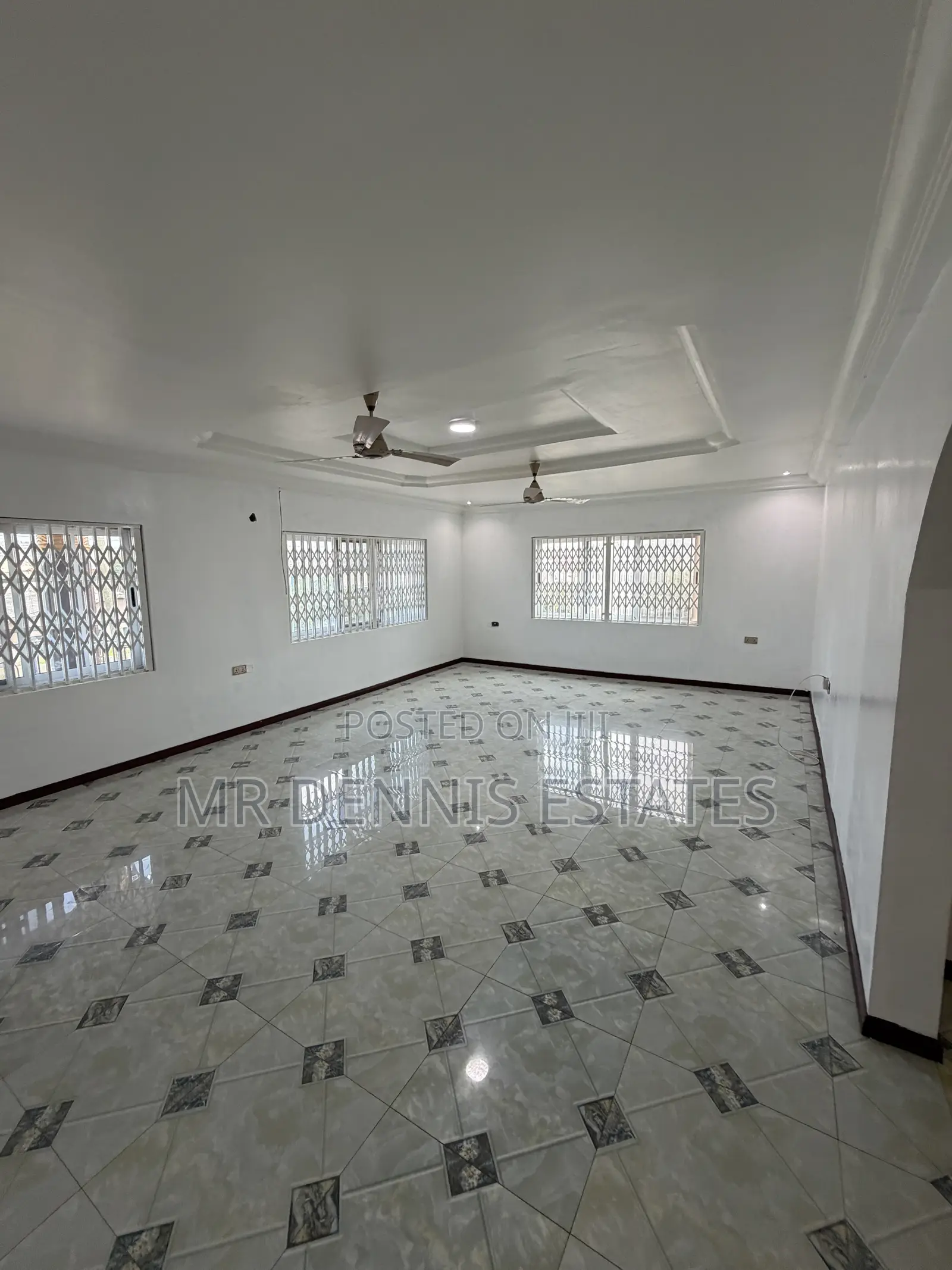 8bdrm Duplex in Westhillshills Mall for rent in West Hills Mall Area
