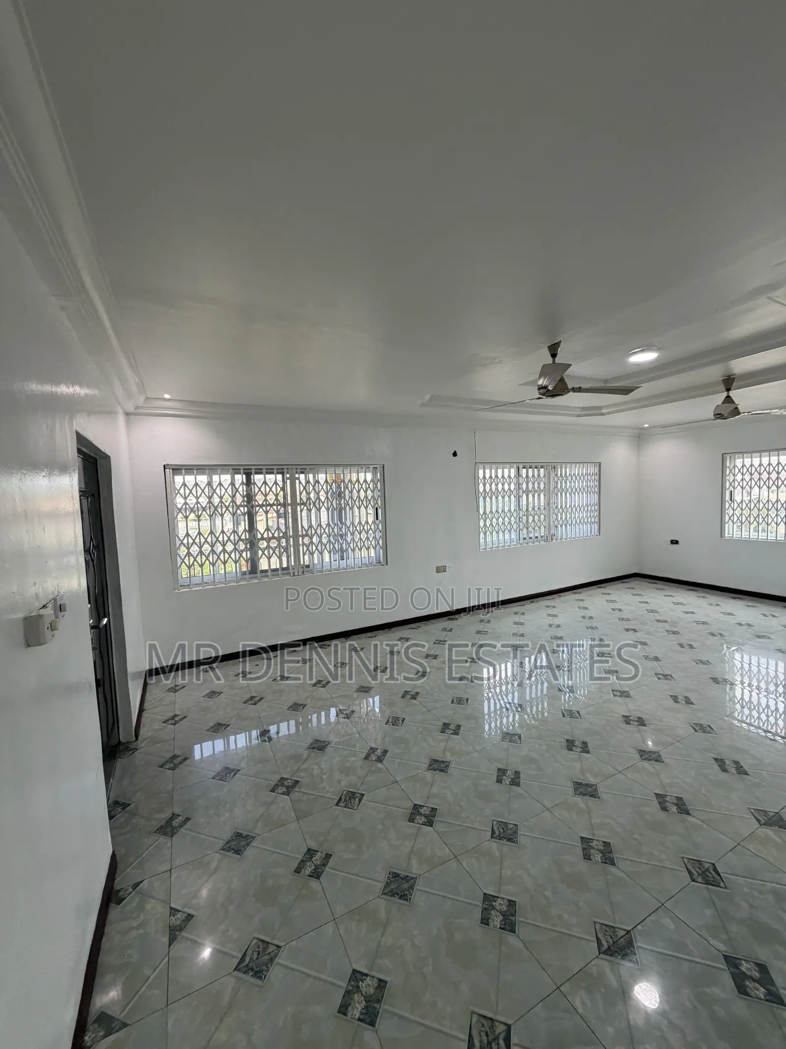 8bdrm Duplex in Westhillshills Mall for rent in West Hills Mall Area