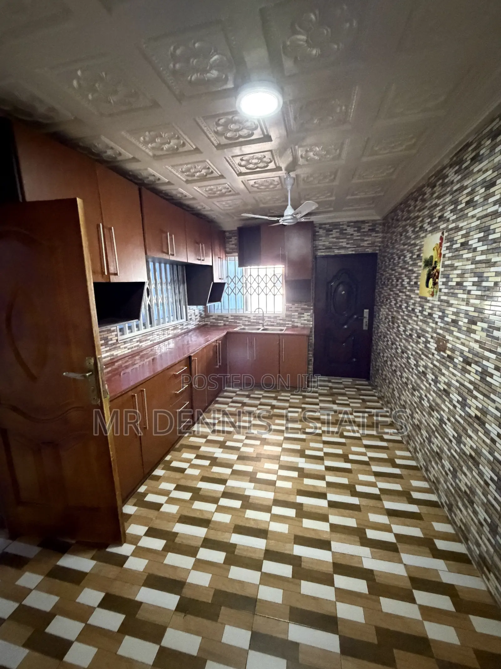 8bdrm Duplex in Westhillshills Mall for rent in West Hills Mall Area