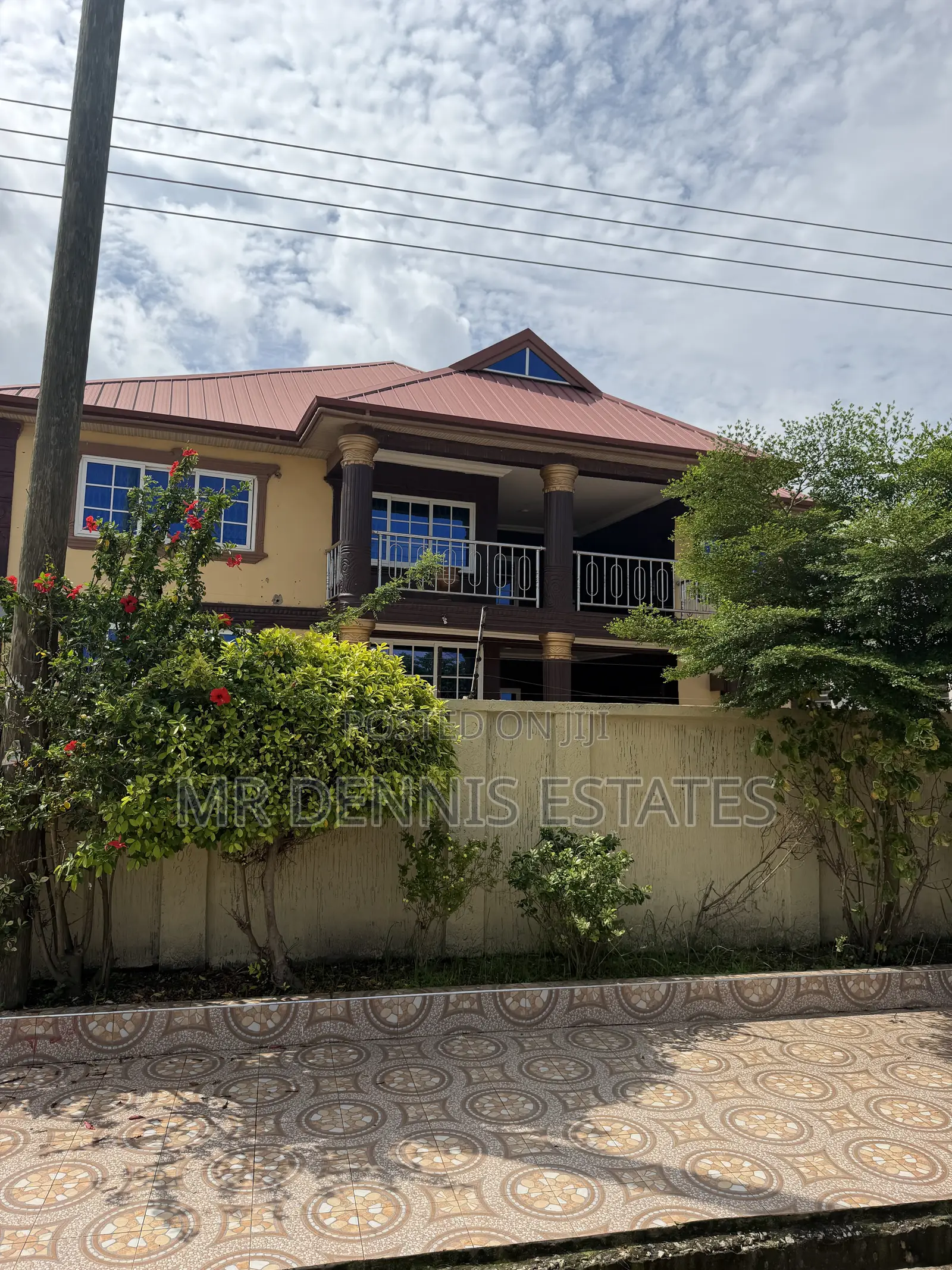 8bdrm Duplex in Westhillshills Mall for rent in West Hills Mall Area