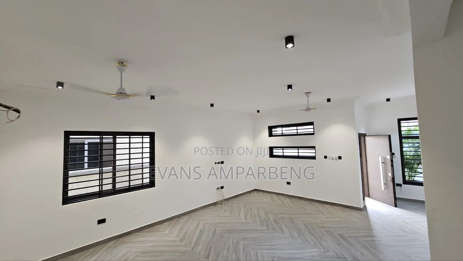 4bdrm Duplex in Lakeside Estate for sale in Lake Side Estate