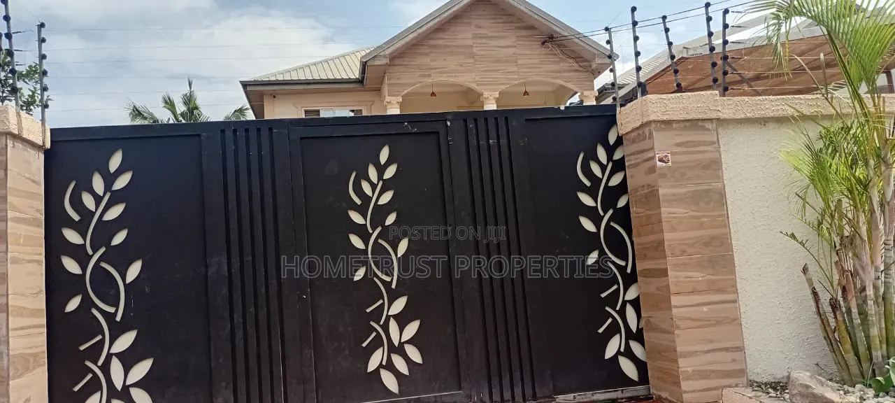 5bdrm Duplex in Achimota Tantra, Mile 7 for rent in Mile 7