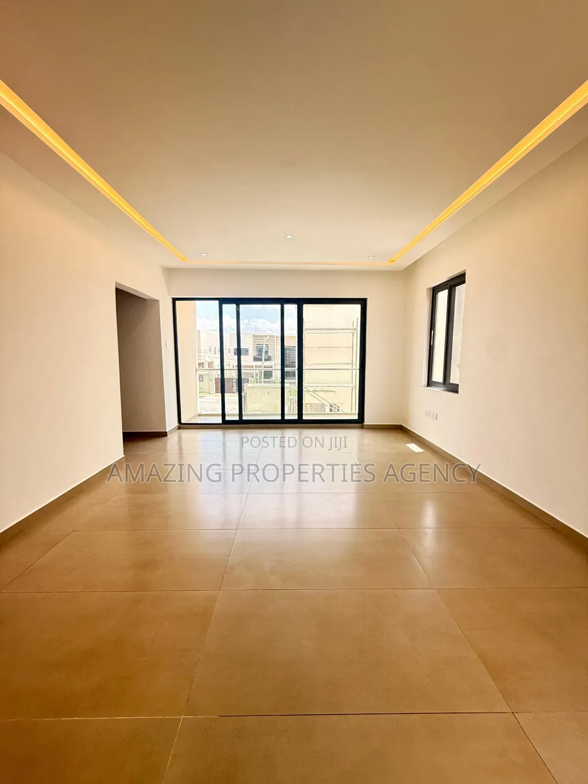 4bdrm Townhouse / Terrace in East Legon, American House for rent in American House