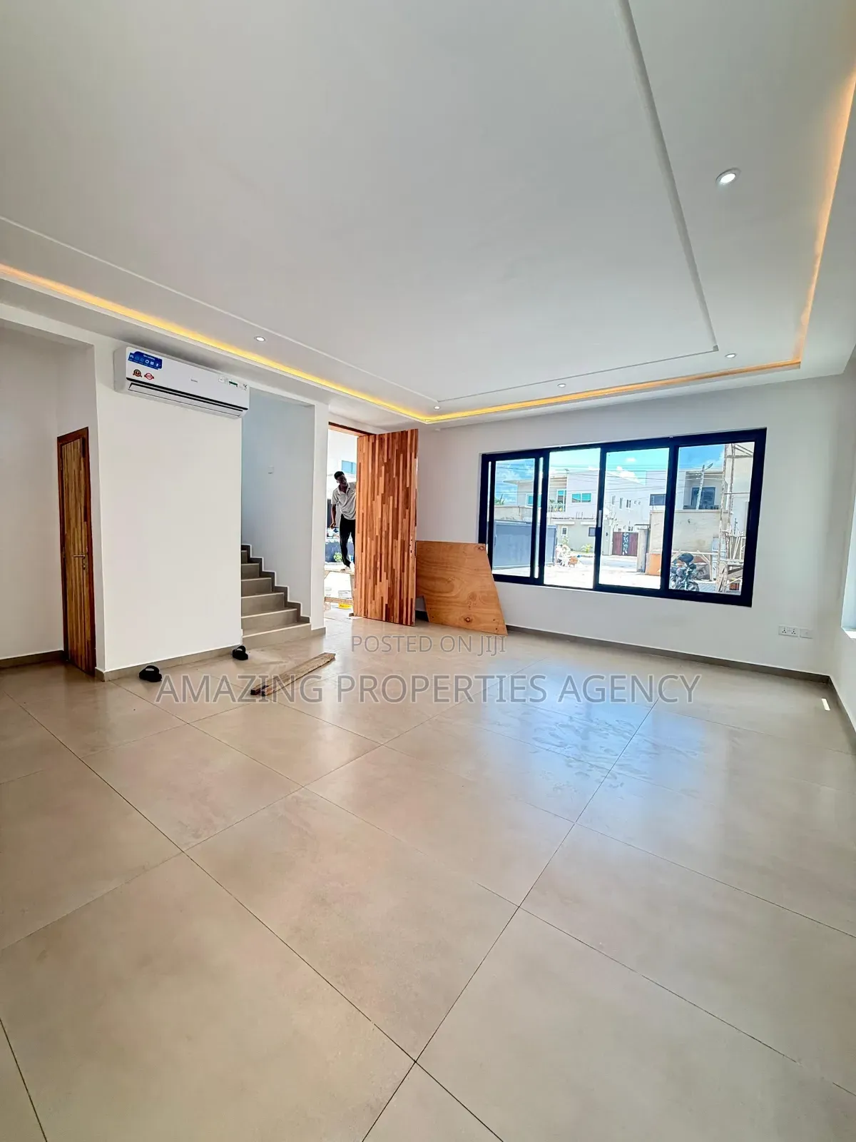 4bdrm Townhouse / Terrace in East Legon, American House for rent in American House