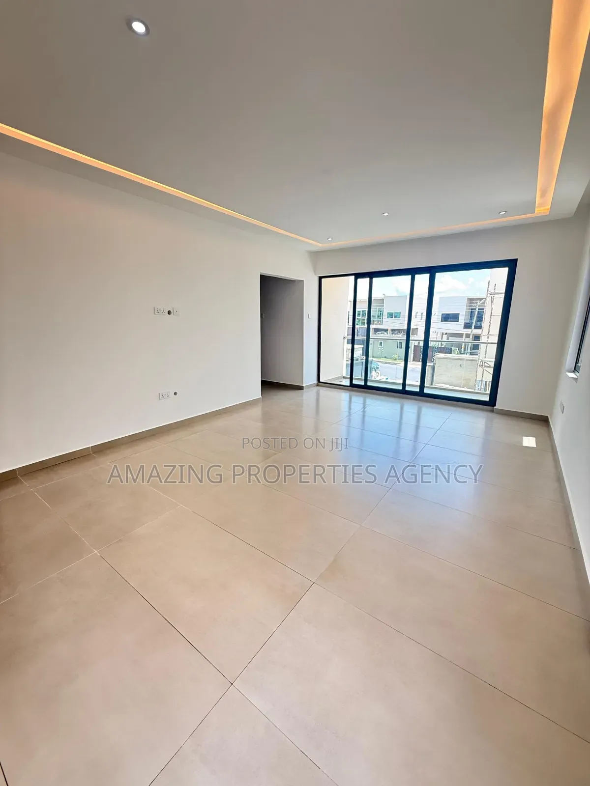 4bdrm Townhouse / Terrace in East Legon, American House for rent in American House