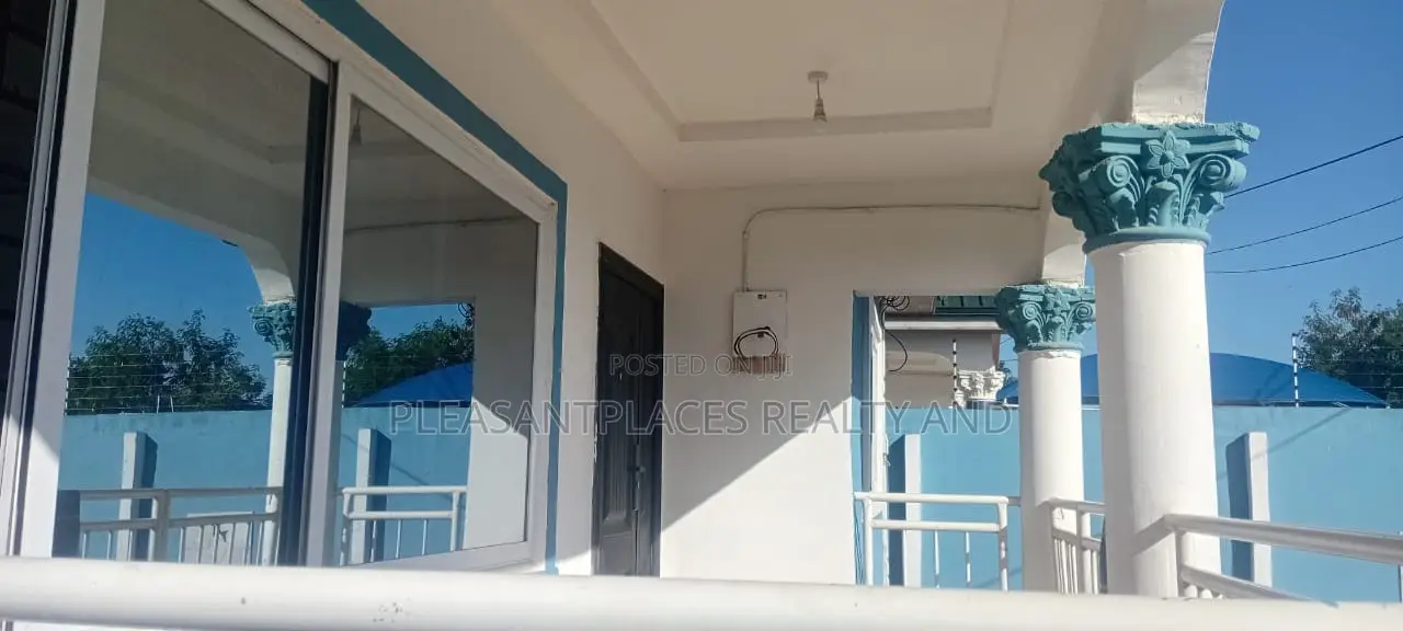 4bdrm House in Pleasantplaces, Kwabenya for sale in Kwabenya