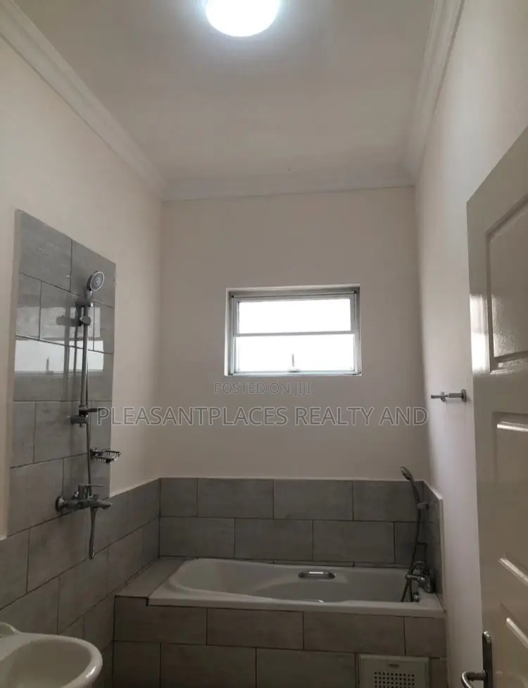 3bdrm House in Pleasantplaces And, East Legon for rent in East Legon