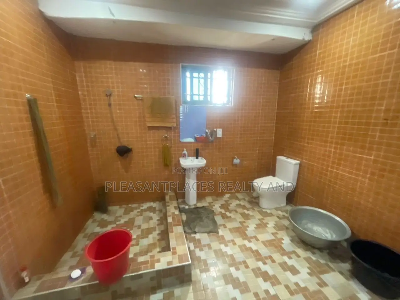 4bdrm House in Pleasantplaces And, Kwabenya for rent in Kwabenya