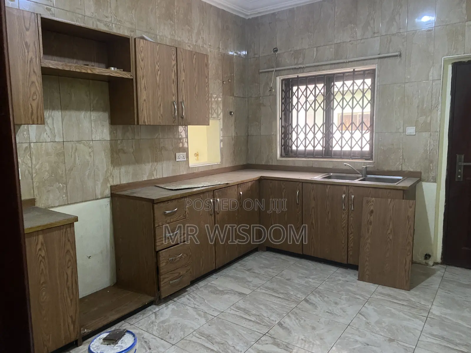 3bdrm Bungalow in Lakeside Estate for rent in Lake Side Estate