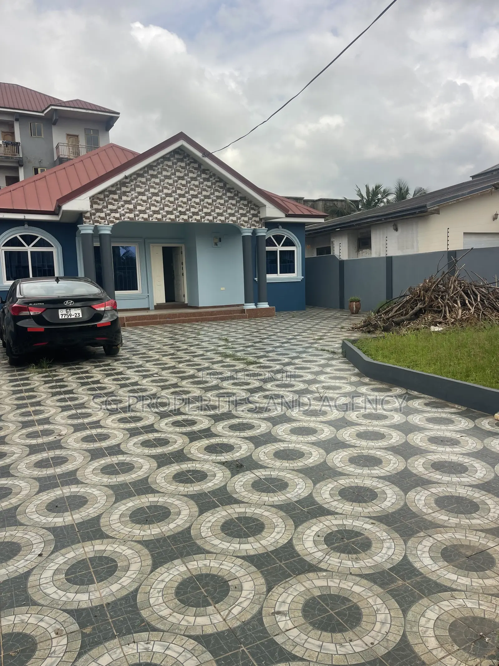 3bdrm House in Batsonaa, Baatsona Total for rent in Baatsona Total